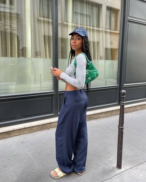 Pleated Pants Outfit, Baggy Suit, Style Baggy Pants, Baggy Pants For Women, Model Celana, Dress Pants Outfits, Baggy Dresses, Relaxed Trousers, Pant Trends