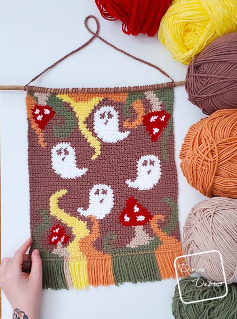 Crochet Wall Hangings, Valentine Crafts For Kids, Crochet Wedding, Halloween Crochet Patterns, All Free Crochet, Crochet Bookmarks, Lion Brand Yarn, Crochet Videos Tutorials, Crochet Rose