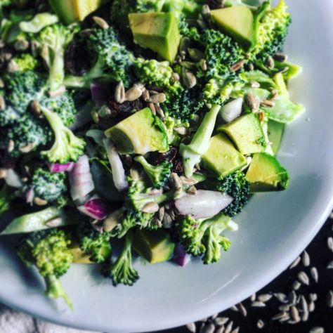 Broccoli Salad With Sunflower Seeds, Salad With Sunflower Seeds, Creamy Broccoli Salad, Seed Salad, 17 Day Diet, Raw Broccoli, Summer Foods, Broccoli Salad, Broccoli Florets