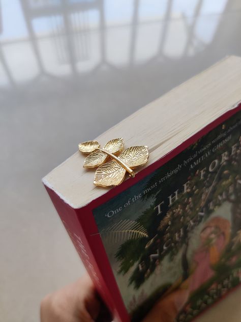 Metal Book Marks, Bookmarks Unique, Pretty Bookmarks, Brass Bookmark, Bookmark Metal, Books Accessories, Bookish Items, Leaf Bookmark, Handmade Bookmarks Diy