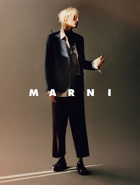 Marni Spring/Summer 2018 Campaign | The Fashionography Jamie Hawkesworth, Logos Retro, Campaign Shoot, Studio Photography Fashion, Creative Photoshoot Ideas, Campaign Fashion, Backdrop Ideas, Fashion Photography Inspiration, Photo Style