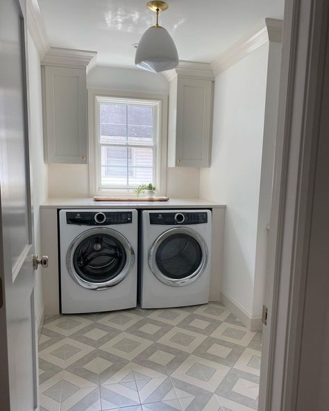 Laundry Room Door Ideas, Small Washer And Dryer, Room Door Ideas, Laundry Room Door, Contemporary Laundry Room, House Laundry Room, Laundry Room Closet, Laundry Room Doors, Contemporary Door