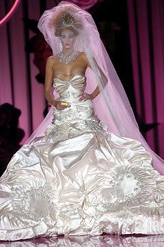 Christian Dior Fall 2004 Couture Fashion Show - Karolina Kurkova 2004 Fashion Trends, Galliano Dior, Dior Collection, Christian Dior Haute Couture, Couture Wedding Gowns, Dior Haute Couture, Christian Dior Couture, Dior Couture, Couture Collection