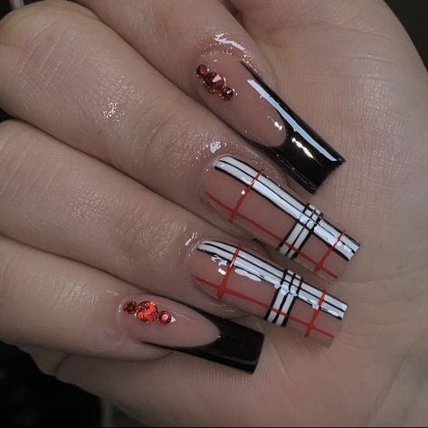 Burberry Nail Art, Burberry Acrylic Nails, Burberry Nails Short, Red Burberry Nails, Fall Burberry Nails, Plaid French Tip Nails, Burberry Nails Design, November Nails Acrylic, Pointy Acrylic Nails