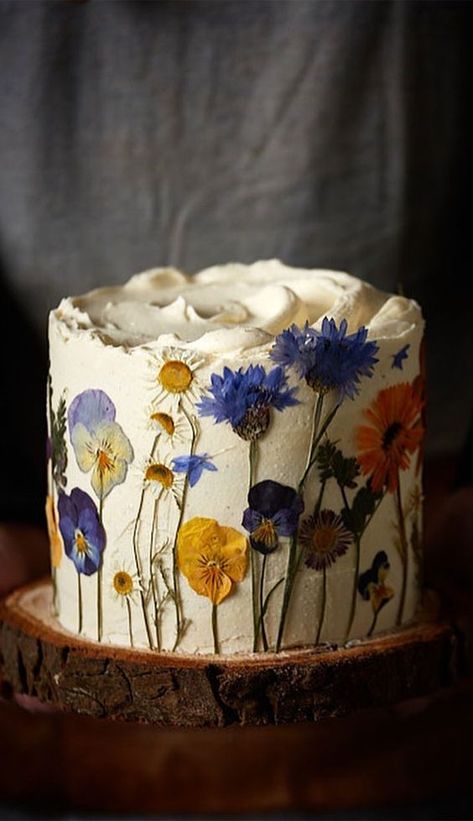 Wildflower Sheet Cake Ideas, Wildflower Cake, Holly Flower, Flower Cake Design, Edible Flowers Cake, 18th Cake, Daisy Cakes, Birthday Cake With Flowers, Candy Flowers