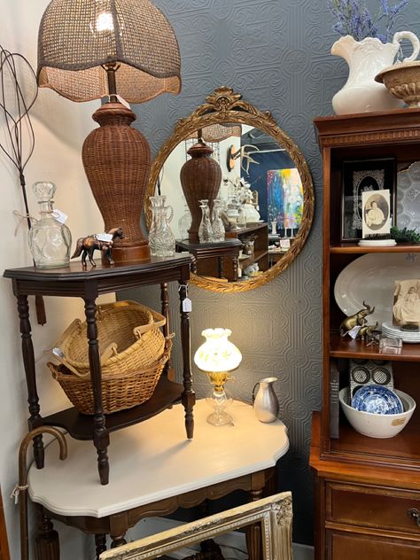 Sales Booth Design, Antique Booth Staging, Antique Booth Set Up, Spring Antique Booth Displays, Antique Booth Displays Inspiration, Pop Up Booth Ideas, Antique Booth Ideas Staging, Vintage Reselling, Antique Booth Design