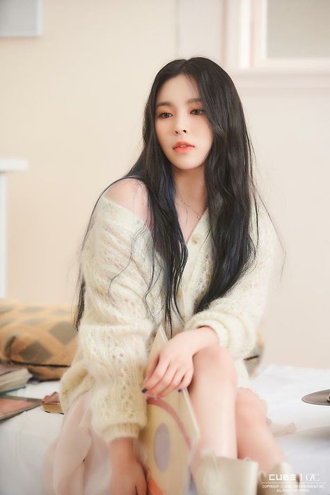 Clc Elkie, Jang Yeeun, Cube Entertainment, Kpop Girl Groups, Pop Group, Celebrities Female, Kpop Girls, Girl Group, Flower Girl Dresses