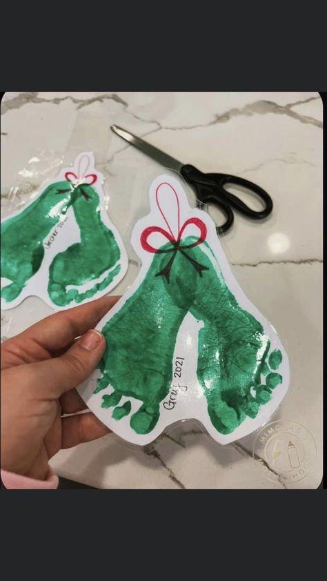 Mistletoe Craft, Mistletoes Footprint Craft, Christmas Footprint Crafts, Natal Baby, Christmas Footprint, Baby Christmas Crafts, Baby Art Crafts, Footprint Craft, December Crafts