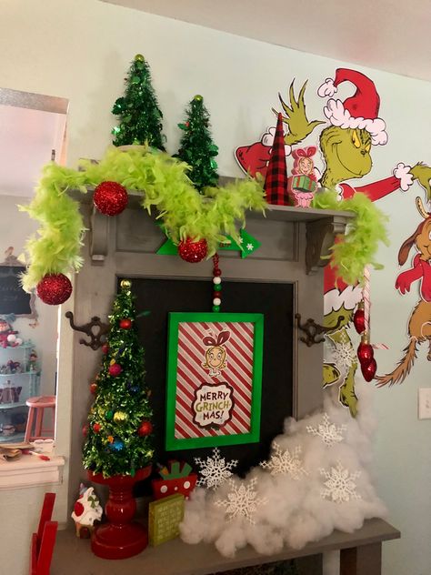 Grinch Christmas Reef, Grinch Christmas Mantle Decor, Grinch Fireplace Decorations, The Grinch Xmas Tree, Grinch Chimney Decorations, The Grinch Fireplace Decorating Ideas, Grinch Living Room Decorating Ideas, Grinch Christmas Home Decor, Diy Grinch Fireplace