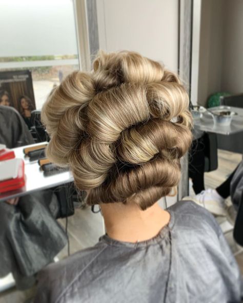 Pin curls done yesterday for the law ball #pincurls #hairstyles #hair #haircolor #hairtransformation #hairstylist... Thermal Curls, Pastel Orange Hair, Pin Curl Hair, Curly Blowdry, Pin Curl, Two Toned Hair, Wet Set, Hair Business, Curl Hair