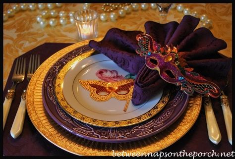 Mardi Gras Table Settings 1_wm Mardi Gras Dinner Party, Mardi Gras Dinner, Mardi Gras Wedding, Mardi Gras Centerpieces, Mystery Dinner Party, Mardi Gras Crafts, Mardi Gras Food, Mardi Gras Outfits, Mystery Dinner