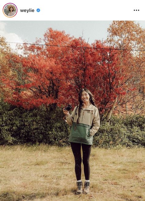 via @weylie's instagram :-) Fall Outfits Hiking, Ll Bean Outfit, Bean Boots Outfit, Hiking Boot Outfit, Anorak Jacket Outfit, Ll Bean Jacket Women, Granola Girl Outfits, Outdoorsy Girl, Ll Bean Jacket