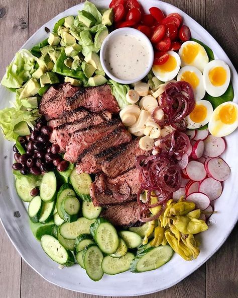 Horseradish Dressing, Creamy Horseradish, Pan Seared Salmon, Steak Salad, Pepper Steak, Dressing Recipe, Whole 30 Recipes, Everyday Food, Soup And Salad