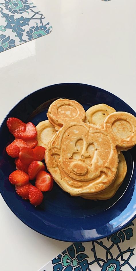 Mickey Mouse Waffles, Mickey Pancakes, Mickey Breakfast, Mickey Mouse Pancakes, Disney Breakfast, Mickey Waffle, Disney Baking, Disney Desserts, Disneyland Food