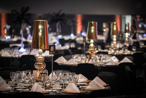 Best James Bond theme ideas for your corporate event like this gold and black decor table. Ask our team for a custom event decor. Gold And Black Decor, James Bond Theme Party, 007 Theme, Bond Party, James Bond Party, Summer Ball, James Bond Theme, Dance Themes, Royal Party