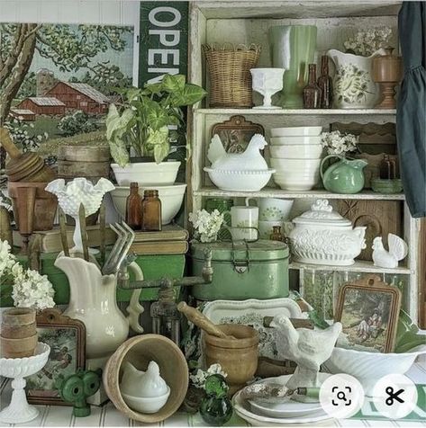 Antique Display Ideas, Country Cottage Living, Vintage Store Displays, Vintage Booth Display, Vintage Decorating Ideas, Creating A Garden, Antique Booth Displays, Rustic Garden Ideas, Garden Sanctuary