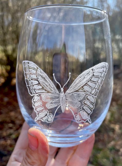 Mirror Engraving, Glass Etching Diy, Etching Diy, Glass Etching Patterns, Glass Etching Projects, Dremel Carving, Etched Glassware, Engraved Pens, Glass Engraving