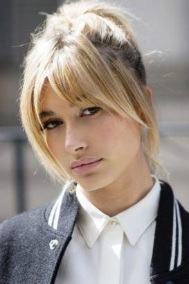 Soft centre-parted long bags with high ponytail #bangslonghair Bangs Sideswept, Trend Pony, Bangs With Medium Hair, Fringe Hairstyles, Long Hair With Bangs, Brown Blonde Hair, Hailey Baldwin, Haircuts With Bangs, Grunge Hair