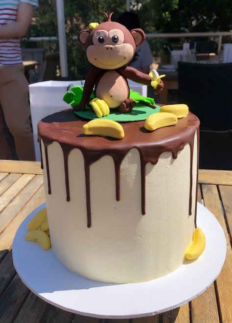 Polymer Clay Monkey, Monkey Topper, Cake With Blackberries, Clay Monkey, Monkey Birthday Cakes, 22nd Birthday Cakes, Monkey Birthday Parties, Animal Birthday Cakes, Monkey Cake