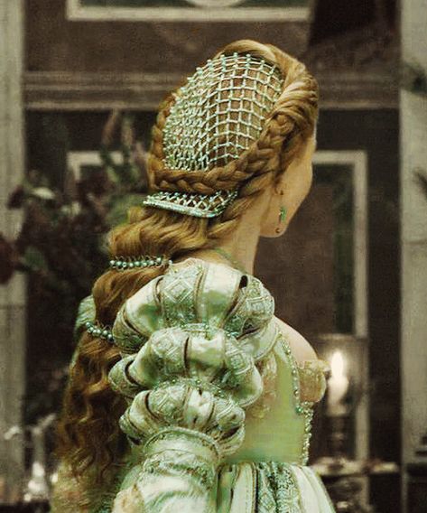 Lucrezia Borgia Green Dress, Holiday Granger, Borgias Costumes, Historical Hairstyles, Medieval Hairstyles, Lucrezia Borgia, The Borgias, Fantasy Hair, Hair Braid