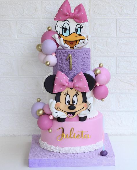 Minnie Daisy Cake, Minnie Mouse And Daisy Duck Cake, Half Way To One Cake Girl, Daisy Duck Birthday Party Ideas, Daisy Themed Cake, Minnie And Daisy Birthday Party, Daisy Duck Cake, Minnie Mouse Cake Design, Daisy Duck Party