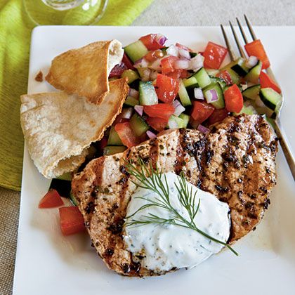 These Greek-style pork chops feature classic Mediterranean ingredients like garlic, oregano, yogurt, fresh dill, cucumber, and red onion.... Greek Pork, Healthy Pork Chops, Healthy Pork Chop Recipes, Meat And Veggies, Recipes Cheap, Healthy Pork, Healthy Recipes On A Budget, Cooking On A Budget, Pork Chop