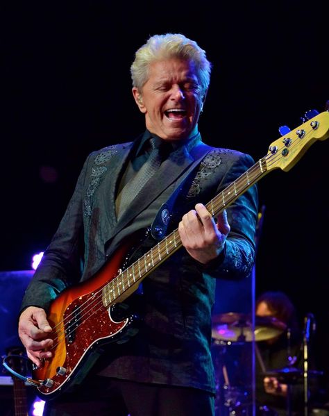 Peter Cetera  ( Chicago ) Chicago Band, Bass Lessons, Peter Cetera, Chicago The Band, Chicago Transit Authority, Funny Today, Bass Players, Beat Generation, Bass Guitarist