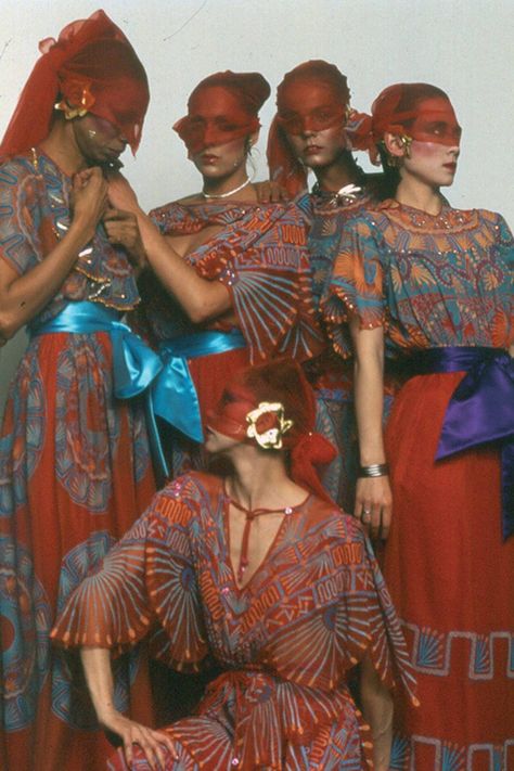 Layering Textures Fashion, Zandra Rhodes 70s, Juggling Clown, 1974 Fashion, Vintage Editorials, Zandra Rhodes, 60s 70s Fashion, Fashion 1960s, Fashion Forms