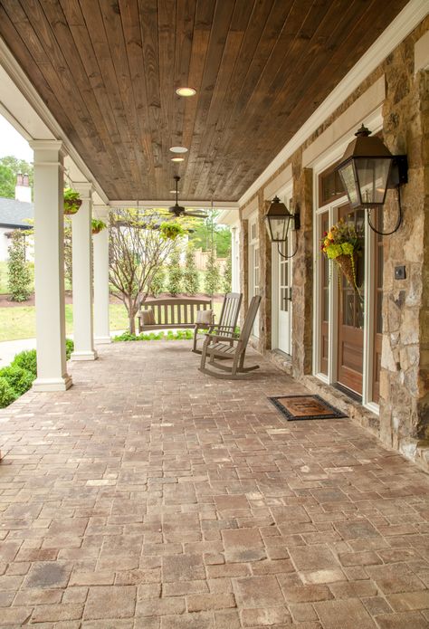 Rustic Front Porch Ideas, Rustic Front Porch, Ranch House Exterior, House Front Porch, Casa Country, Farmhouse Barndominium, Home Porch, Patio Decorating Ideas, Ideas Patio