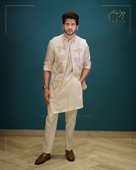 Men Reception Outfit, Pastel Kurta Men, Traditional Kurta For Men, Sangeet Outfit For Men, Traditional Indian Mens Clothing, Marriage Outfit, Mehandi Outfits, Wedding Clothes For Men, Indian Wedding Clothes For Men