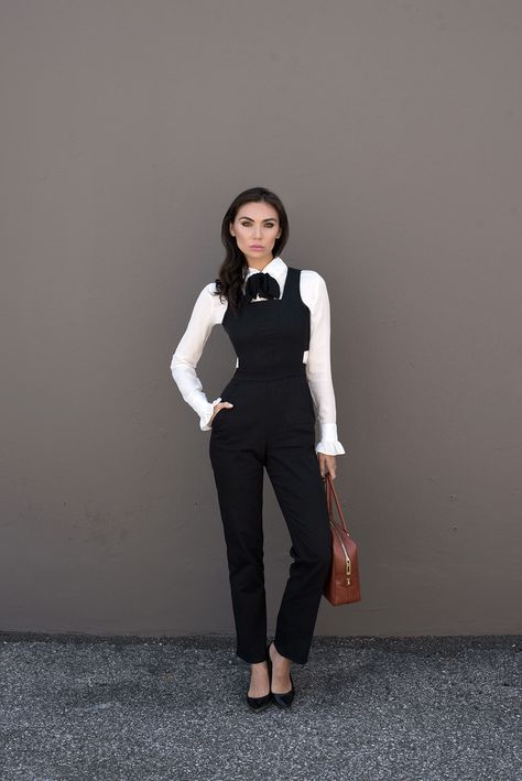 layering a jumpsuit Layered Jumpsuit Outfit, Work Jumpsuit Outfit, Jumpsuit Layering, Outfit Layering, Black Jumpsuit Outfit, Work Jumpsuit, Work Wear Outfits, Spring Work Outfits, Jumpsuit Outfit