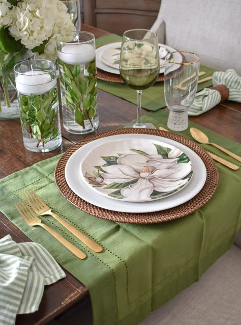 My Simple Spring Green and White Tablescape - Home with Holliday Green And White Tablescape, Green Plates Table Setting, March Tablescapes, Spring Tablescapes Ideas, Tablescapes Ideas Everyday, Green And White Decor, Green Table Settings, Green Tablescape, White Tablescape