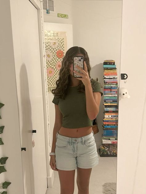 Low Rise Shorts Outfit, Low Rise Shorts Outfits, Low Rise Outfit, Outfit Jean Shorts, Outfits With Baggy Jeans, Jean Shorts Outfit, Outfit Jean, Low Rise Jean Shorts, Shorts Low Rise