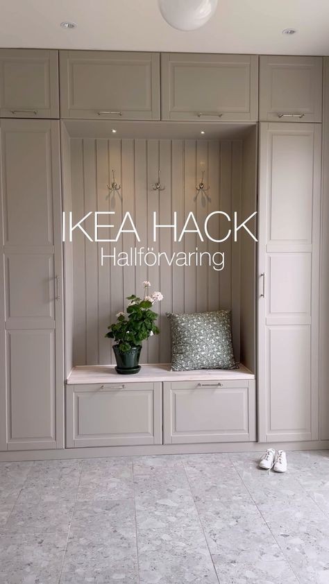 Therese Falk | IKEA HACK 👋🏼 förra årets mest uppskattade video är när vi byggde vår platsbyggda hallförvaring av Ikea kök i hallen. Ni har frågat om… | Instagram Ikea Hall, Ikea Mud Room, Wall Mudroom, Ikea Built In, Bedroom Built In Wardrobe, Ikea Hallway, Mudroom Entryway, Mudroom Decor, Home Hall Design