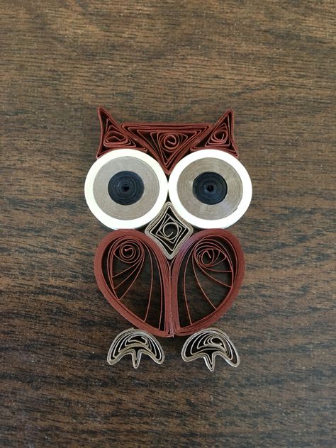 Harry Potter Quilling Patterns, Advanced Quilling, Quilling Owl Pattern, Paper Quilled Hedgehog, Quilled Bumble Bee, Paper Quilling Owl, Quilled Owl, Quilling Owl Easy, Quilling Owl