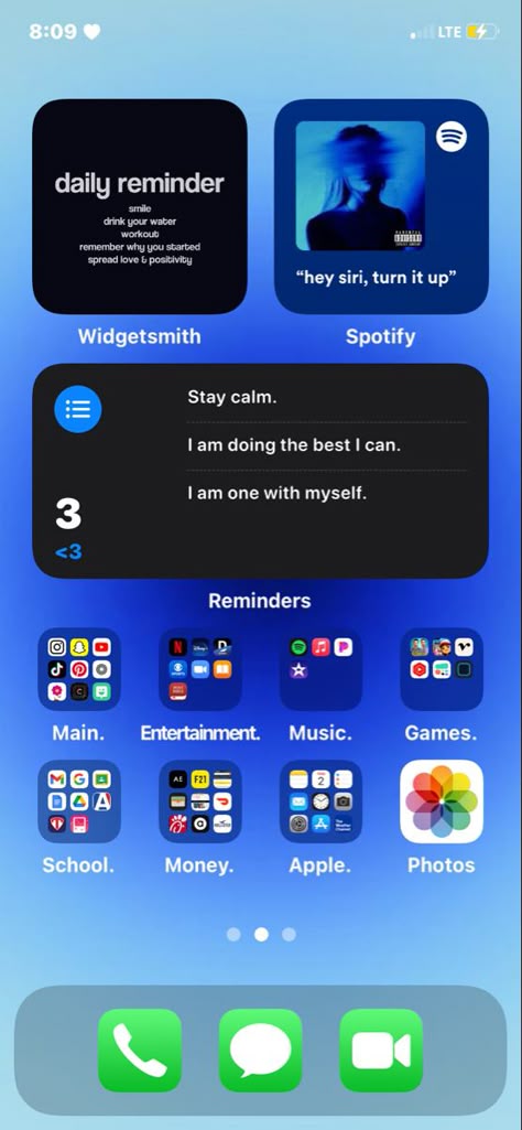 Phone Set Up Homescreen, Organisation Iphone Apps, Iphone Set Up Ideas Homescreen, Phone Organization Home Screen, Homescreen Organization Iphone, Organize Apps On Iphone, Wallpaper Iphone Ios7, Apple Iphone Accessories, Laptop Design