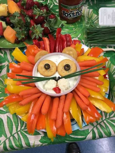 Lion head veggie tray! I saw this and had to try it for a lion themed baby shower we had for a couple-worker. It was super easy and a lot of fun!   Ingredients Mane: 1 red pepper, 2 orange peppers, 3 yellow peppers, bag of baby carrots     Face: tub of veggie dip, 4 Ritz crackers (2 for eyes & 2 for eyes), a few olive slices for eyeballs and nose, small piece of red pepper for mouth, chives for whiskers, 2 pieces of cauliflower for cheeks Lion Birthday Party, Jungle Theme Birthday Party, Zoo Birthday Party, Lion King Party, Wild Birthday Party, Lion Birthday, Jungle Theme Parties, Jungle Birthday Party, Jungle Theme Birthday