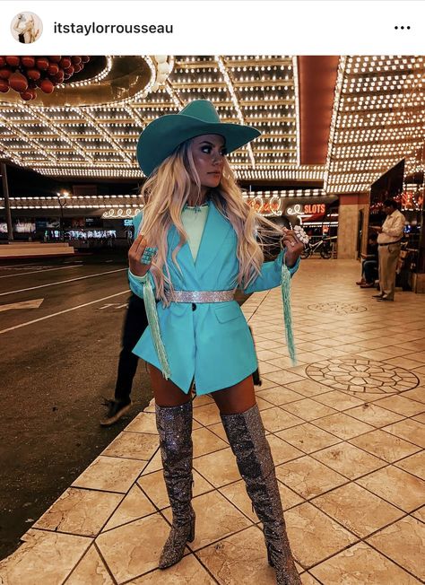 Thigh High Western Boots Outfit, High Western Boots Outfit, High Fashion Western, Boots Outfit Cowgirl, Vegas Cowgirl, Nashville Fits, Nfr Vegas, Outfit Cowgirl, Nfr Outfits