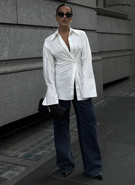 Long White Dress Shirt Outfit, Effie Kats, Minimalism Clothes, Shirts And Shorts, Shirt Dress Outfit, White Collared Shirt, Effortless Fashion, Winter Fits, Stylish Shirt