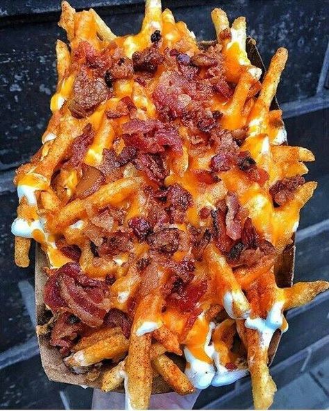 FoodPorn (@PhotoFoodPorn) | Twitter Bacon And Cheese, Food Goals, Food Obsession, Interesting Food Recipes, French Fries, Pretty Food, Food Cravings, Mad Men, I Love Food