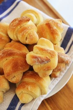 Buttery No-Knead Crescent Rolls Homemade Crescent Rolls, Gifts For Bakers, Homemade Croissants, Roll Ups Recipes, Recipes For The Whole Family, Baked Rolls, Yeast Breads, Before We Go, Bread Bun