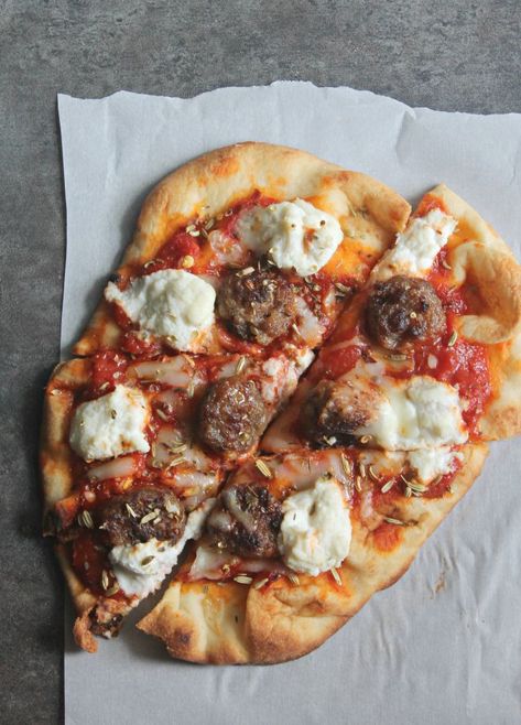 Sausage + Ricotta Pizza on Naan Bread | casadecrews.com Pasta Sausage Recipes, Naan Recipes, Pane Naan, Naan Pizza Recipes, Pasta Sausage, Recipes With Naan Bread, Sausage Pizza, Naan Pizza, Pizza Flatbread