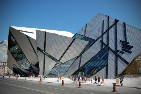 Daniel Libeskind Deconstructivism Architecture, Architecture Cool, Deconstructivism, Daniel Libeskind, Cladding Materials, Royal Ontario Museum, Frank Gehry, Architecture Design Concept, Amazing Buildings