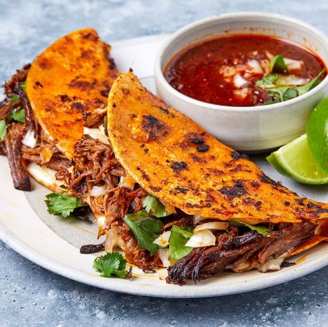 birria tacos recipe Mexican Favorites, Classic Beef Stew, Nacho Libre, Birria Tacos, Beef Chuck Roast, Cooking Sauces, Shredded Beef, Beef Chuck, Thanksgiving Menu