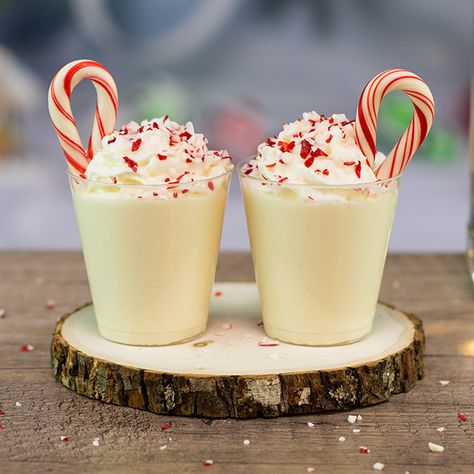 Peppermint Bark Pudding Shots, Pudding Shot Recipes, Best Jello Shots, Party Punches, Jello Pudding Shots, Peppermint Dessert, Christmas Shots, Peppermint Recipes, Candy Cocktails