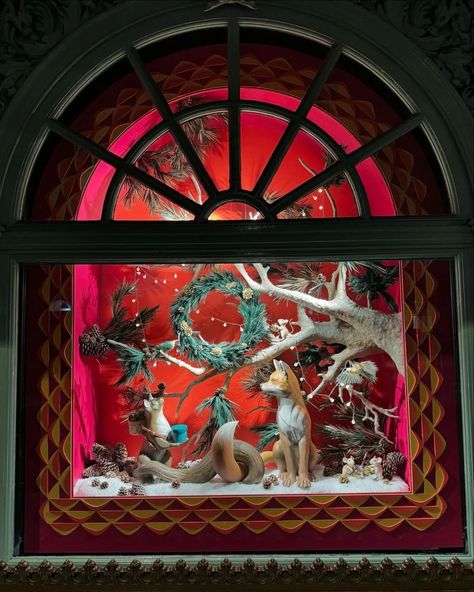 @fortnums Christmas 🎄 ♥️ ➡️➡️ to see the beautiful Atrium Display! 😍 Much appreciation @sallie_smith_ @mojocreativeproduction and @edinaspaper #designinspirationss #fortnumschristmas #fortnumandmason #christmaswindow #christmastreedecorating #windowdisplay #windowinspiration #visualmerchandising #christmasiscoming #vitrine #christmas2024 #retailtherapy #installationart ( christmas display , Holiday Display , retail display , window display , visual merchandising ) Christmas Shops, Display Visual Merchandising, Display Retail, Christmas Window Display, London Christmas, Holiday Display, Fortnum And Mason, City Night, Christmas Window