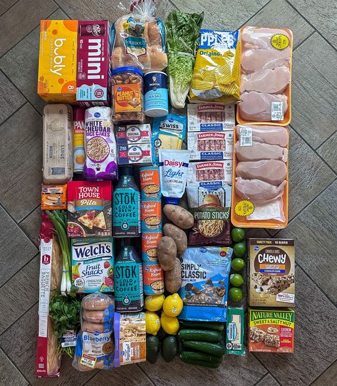 Grocery Restock, Snack Haul, Healthy Grocery Haul, Groceries Aesthetic, San Diego Summer, Low Calorie Fast Food, Healthy Food Shop, Peanut Butter Pretzels, Three Meals A Day