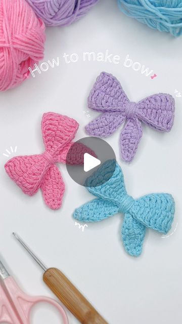 Crochet Bow Tutorial Videos, Crochet Bow Keychain Tutorial, How To Make A Bow With Yarn, Crochet Small Bow, Crochet Mini Bow, Crochet Bow Tutorial, How To Crochet A Headband, How To Crochet A Bow, Crochet Bow Pattern Free