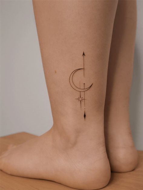 55 Meaningful Fine Line Tattoos for Minimalist Women Tato Minimal, Medusa Tattoo Design, Sagittarius Tattoo, Moon Tattoo Designs, Small Pretty Tattoos, Medusa Tattoo, Hand Tattoos For Women, Pretty Tattoos For Women, Small Hand Tattoos