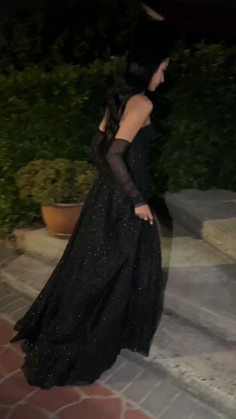 Black Sparkly Prom Dress, High School Dance, Prom Inspiration, Sparkly Prom Dress, Sparkly Prom Dresses, Gorgeous Prom Dresses, Strapless Dresses, Dinner Dress Classy, Classy Prom Dresses